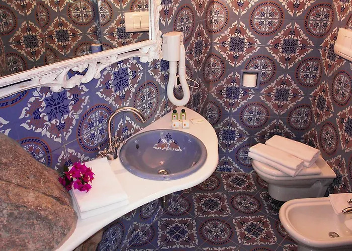 فيلة Rocce Rosse *