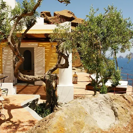 Willa Rocce Rosse Panarea